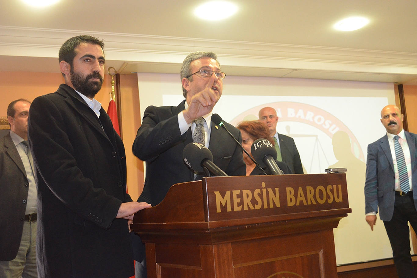 Metin Feyzioğlu Mersin’de protesto edildi